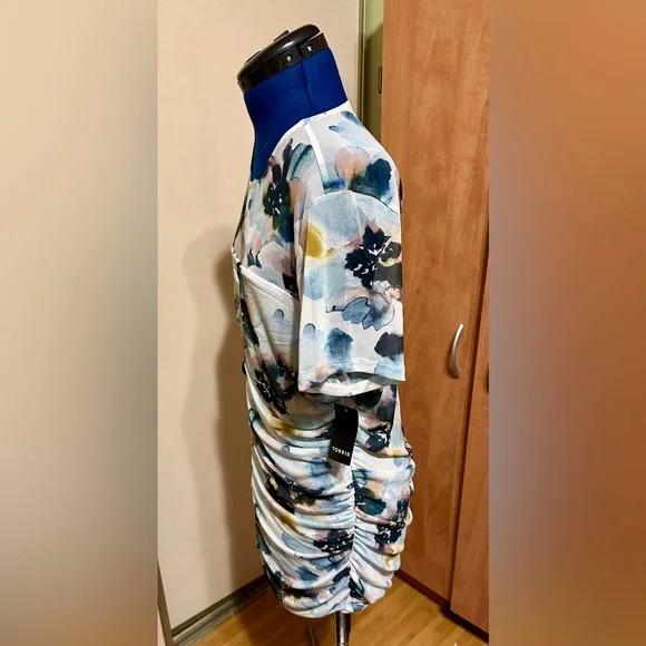 Multi-Floral Stretched Crew Neck Fitted Ruched Top - Picture 5 of 9